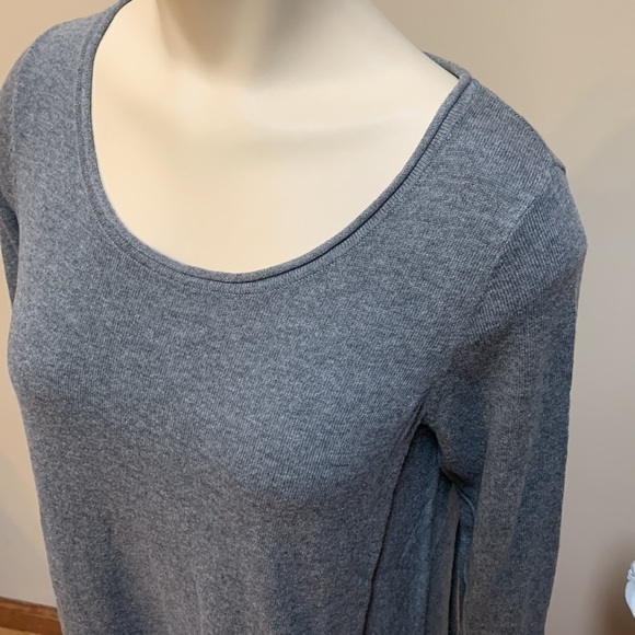 STUDIO M Women’s Pin-tuck Sleeve Gray Knit Long Sweater - Picture 2 of 9